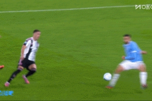 前裁判：吉拉踩小孔塞桑是明顯的點(diǎn)球，不解為什么裁判沒進(jìn)行回看