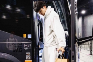 LA客戰(zhàn)快船！開拓者穿搭：楊瀚森簡約運動風(fēng) 白衛(wèi)衣+白衛(wèi)褲+白鞋