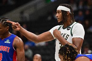 特納首發(fā)出戰(zhàn)31分鐘 12中5&三分6中2拿到13分6板2助2帽