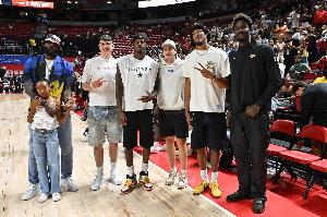 范德比爾特：賽前在大巴上我就跟里夫斯說 我們今天需要他拿50分