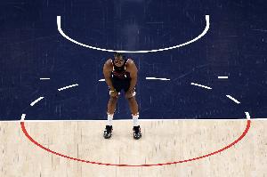 哈登：一場(chǎng)比賽有兩個(gè)半場(chǎng) 你可以看錄像&總結(jié)&調(diào)整 我們做到了