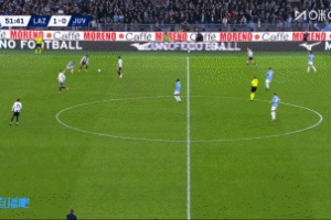 洛卡特利遭伊薩克森拉拽，報復(fù)性撞人染黃