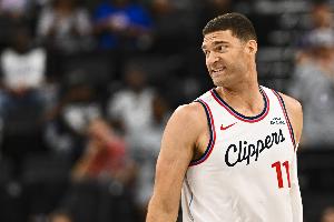 科林斯：我和大洛的組合很棒 我們都能在禁區(qū)得分也能投籃