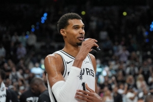 徐靜雨：文班防守能力聯(lián)盟獨一檔 我甚至對馬刺奪冠都有些許展望