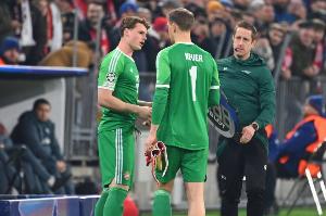 記者：拜仁主力今日在室內(nèi)訓(xùn)練，17歲后腰蘭貝首次參與合練