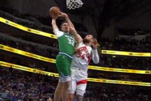 這就是狀元天賦！弗拉格三大步滿弓戰(zhàn)斧劈扣2+1！