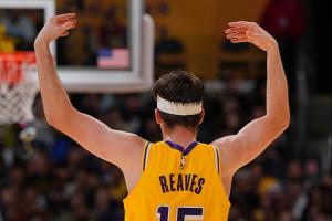 差得有點多??！湖人4節(jié)罰了46球 國王僅18罰