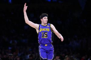 還得是我！詹東均缺陣時(shí) 里夫斯場(chǎng)均44+9+10&命中率53%/48%/98%