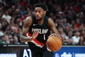 防守助隊(duì)起勢(shì)反超比分！韋斯利半場(chǎng)拿4分4板3助2斷&生斷哈登拿分