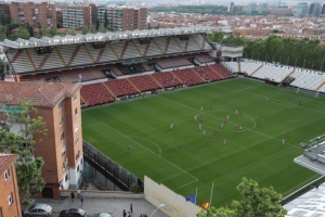 馬卡：因相關(guān)標(biāo)準(zhǔn)問題，巴列卡諾球場在西甲和歐戰(zhàn)采用兩種尺寸