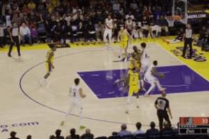 扎實(shí)的！楊瀚森掩護(hù)助隊(duì)友穩(wěn)穩(wěn)上籃命中！