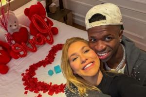 劈腿風波被原諒！維尼修斯社媒曬出與模特女友甜蜜合照：V??V