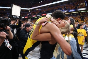 求生欲！哈利伯頓答經(jīng)典問題：我媽和未婚妻首發(fā) 裁掉克拉克