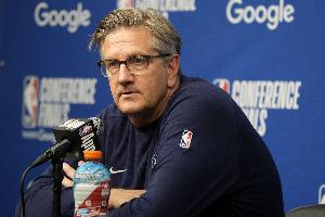 芬奇：蘭德爾總能創(chuàng)造好的投籃機會 里德干的是臟活累活