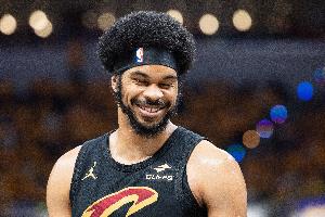 輕輕松松！阿倫12中7拿下20分7板2助1斷