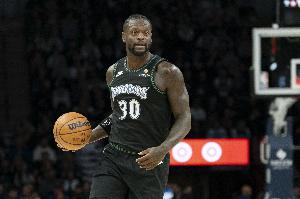 下半場(chǎng)僅9分表現(xiàn)一般！蘭德爾15中8&罰球8中7拿24分7板3助2斷