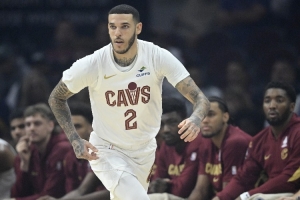 完美適配？費(fèi)爾頓：大球是適合火箭的控衛(wèi) 他不用得分還能防守