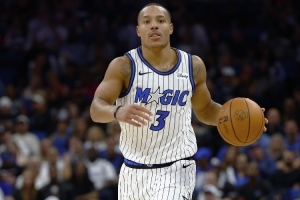 防守不力！貝恩17投10中空砍24分 對位76人后衛(wèi)群吃到六次犯規(guī)