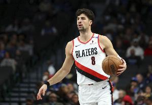 穩(wěn)穩(wěn)穩(wěn)！阿夫迪亞首節(jié)8分鐘 5中3&三分1中1貢獻(xiàn)7分1板1助1帽