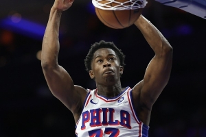 埃奇庫姆近3戰(zhàn)場均25分5.7板6助攻 投籃命中率50% 三分命中率40%