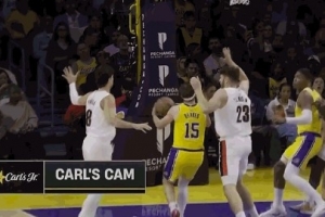 明知山有虎！里夫斯凌波微步直殺內(nèi)線 倚住防守強攻打中