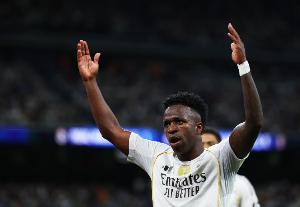 記者：德比賽后阿隆索也祝賀了維尼修斯，后者未引發(fā)更衣室不滿