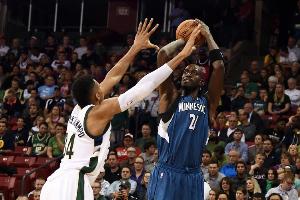 加內(nèi)特和字母哥單挑誰(shuí)更強(qiáng)？小波特：加內(nèi)特 他投籃和防守更好