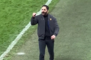 穩(wěn)住帥位！曼晚：曼聯(lián)擊敗布萊頓豪取三連勝后，阿莫林情緒激動