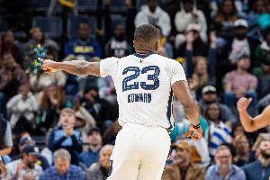 可圈可點！11號秀科沃德25分鐘6中4拿到9分4板 三分3中1