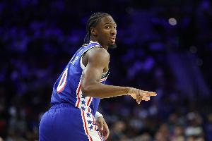 第二節(jié)10中6轟17分！馬克西半場(chǎng)18中8砍下22分4助攻 正負(fù)值+12