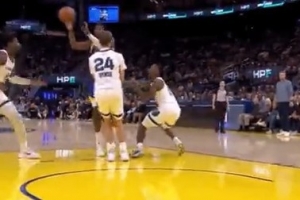 可惜！庫明加助攻理查德打進加罰 灰熊挑戰(zhàn)成功改判進攻犯規(guī)