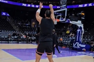 應(yīng)該問題不大！狄龍賽前還進(jìn)行了投籃訓(xùn)練 最終決定今天不打