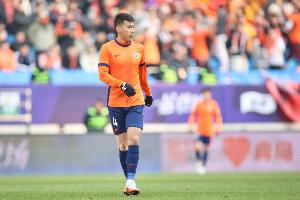 里程碑，青島海牛后衛(wèi)金洋洋俱樂(lè)部各項(xiàng)職業(yè)賽事出場(chǎng)200場(chǎng)