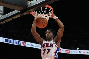 小里：人們說(shuō)謝潑德首場(chǎng)打雷霆掙扎 埃奇庫(kù)姆在懷特頭上砍34分呢