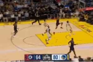 解解氣！保羅搶斷直接反擊找人 科林斯接球雙手滑翔暴扣！