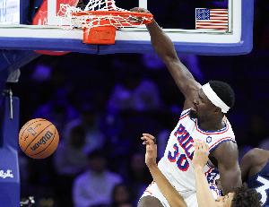 什么大帝？！小帝！博納臨危受命5記血帽助76人完成19分逆轉(zhuǎn)！