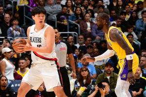 楊瀚森接下來怎么輪換？隊記：球隊想幫他積累經(jīng)驗不想打擊他自信