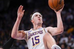 夸梅：里夫斯可能在心里希望東契奇&詹姆斯繼續(xù)缺陣 這樣機(jī)會(huì)更多