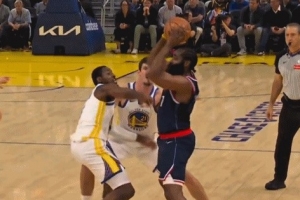 我冤枉！哈登強突庫明加拋投打成2+1 庫明加大喊&一臉不可思議