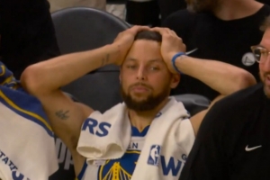 小子偷我技能包？波斯特彩虹三分命中 場下庫里雙手抱頭生無可戀