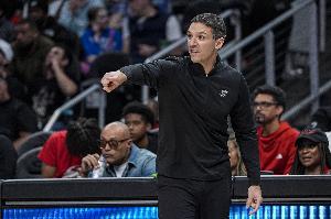 三分命中率聯(lián)盟墊底！戴格諾特：賽季剛開(kāi)始不會(huì)反應(yīng)過(guò)度 要改進(jìn)