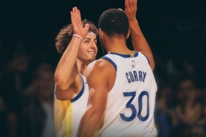 封面為庫里和波杰！勇士官方曬贏球海報(bào)：防守發(fā)揮了作用