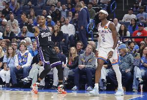 記者：國(guó)王的陣容確實(shí)太矮了 生死時(shí)刻籃板問題還是暴露了