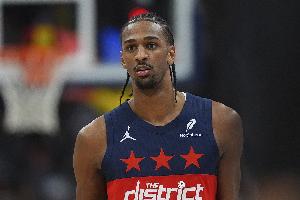 予取予求！薩爾半場14中8爆砍20分7板2斷 三分3中2