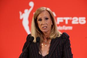 美記：WNBA向球員提出30天延期以繼續(xù)勞資談判 這能避免聯(lián)賽停擺