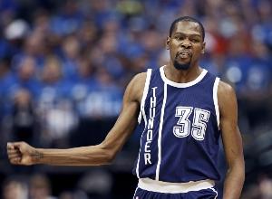 杜蘭特：在雷霆時(shí)我需像庫里那樣擠掩護(hù)/像科比單打/像LBJ打控衛(wèi)