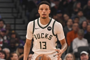 記者：羅林斯在進(jìn)攻端進(jìn)步了不少 特別是投射水平似乎日趨穩(wěn)定