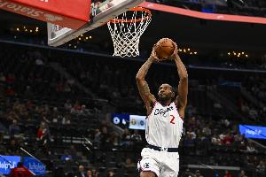 次節(jié)帶隊追分！萊昂納德半場10中4拿下10分3籃板