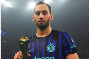 梅開二度！官方：恰爾汗奧盧當(dāng)選國米3-0佛羅倫薩全場最佳