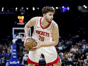 穩(wěn)中求勝！申京8中6砍下18分8板9助2斷2帽 正負(fù)值+24冠絕全場！